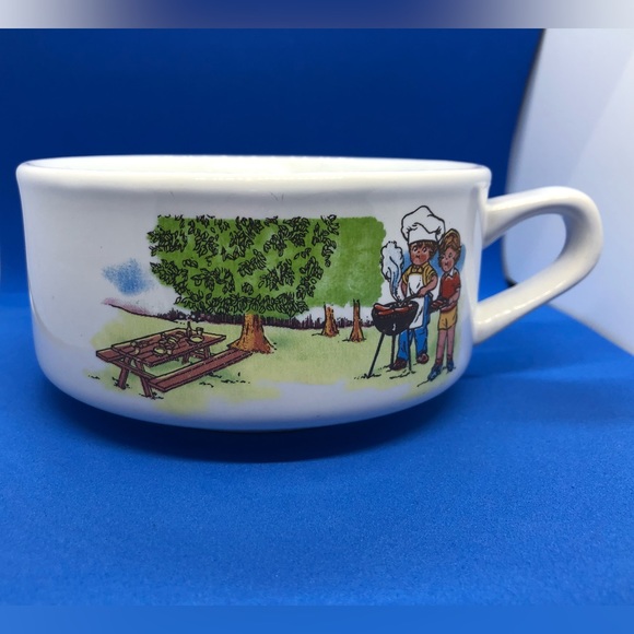 Vintage Campbells Kids Soup Bowl with Handle Barbecue Scene Large Cup - Picture 2 of 4